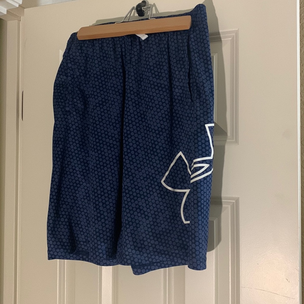 Under Armour Boys Shorts - Size large